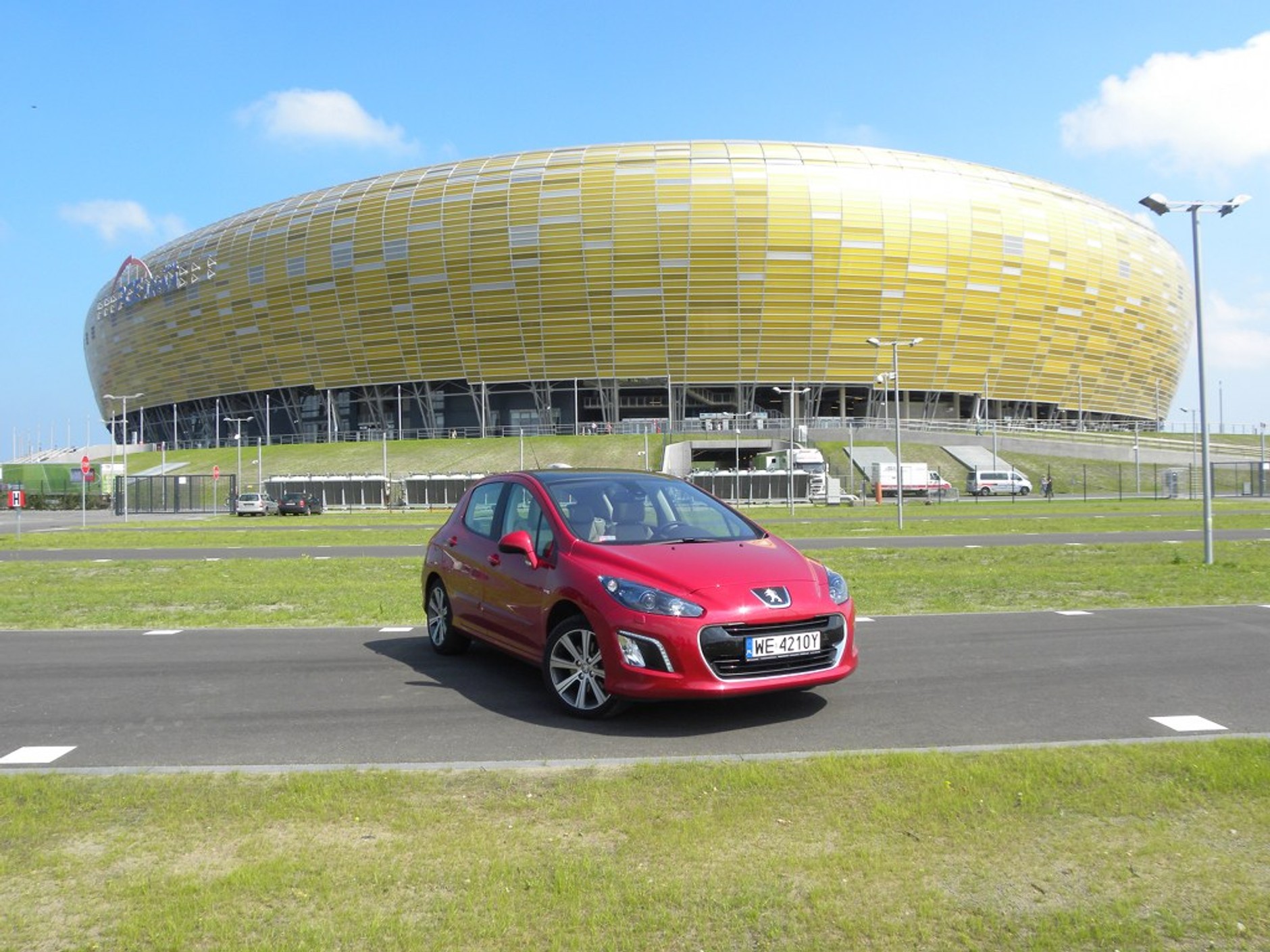 Peugeot 308 FL: Świeża twarz