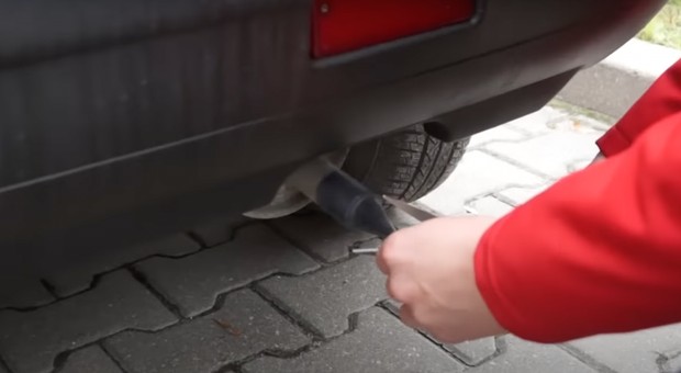 Założyliśmy dętkę na rurę wydechową. Efekt wszystkich zaskoczył