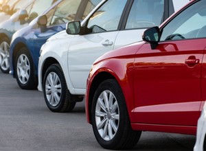 Czy kolor lakieru wpływa na wypadkowość auta? A jaki kolor jest najbardziej praktyczny?
