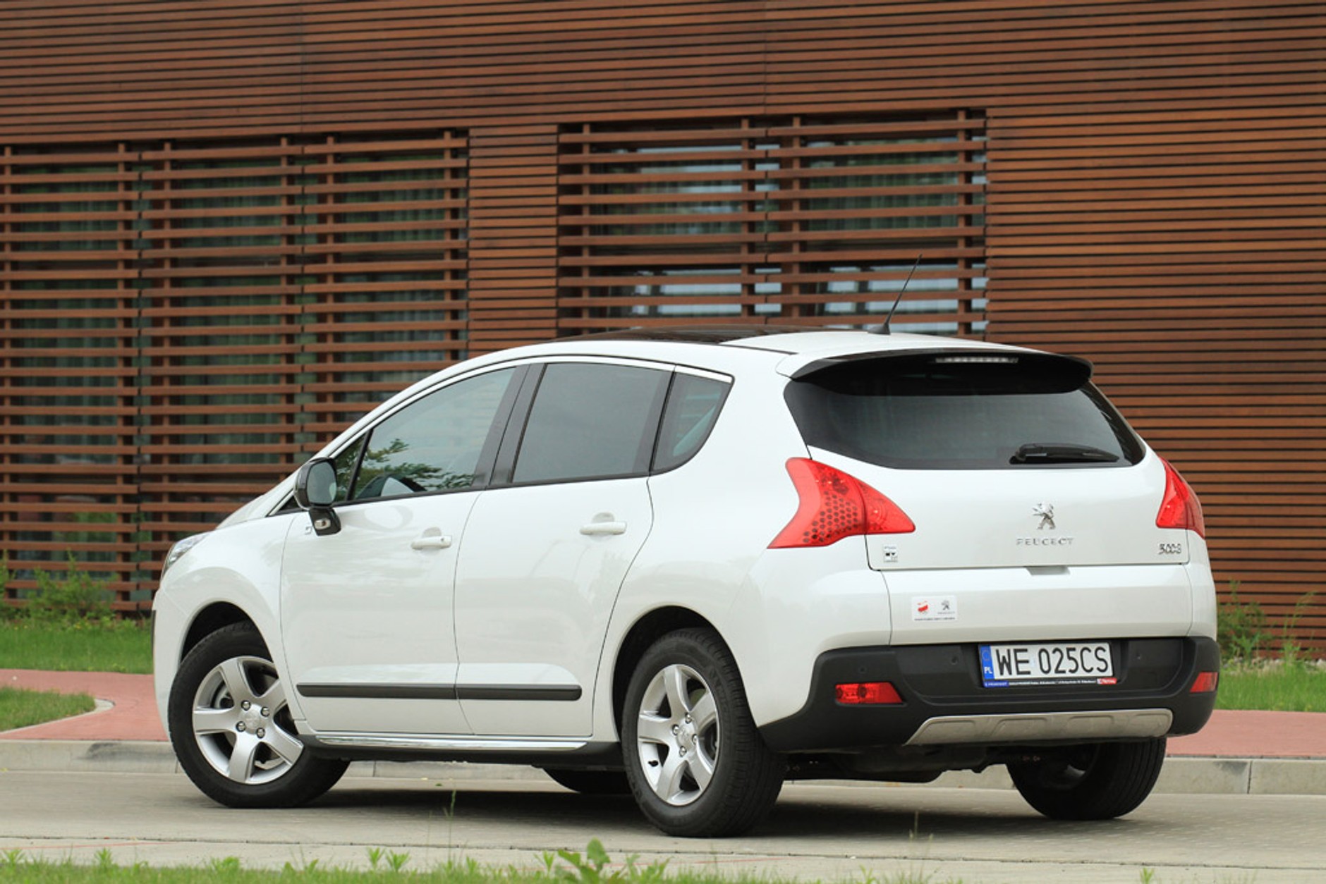Peugeot 3008 HYbrid4: hybryda dla rozrzutnych ekologów