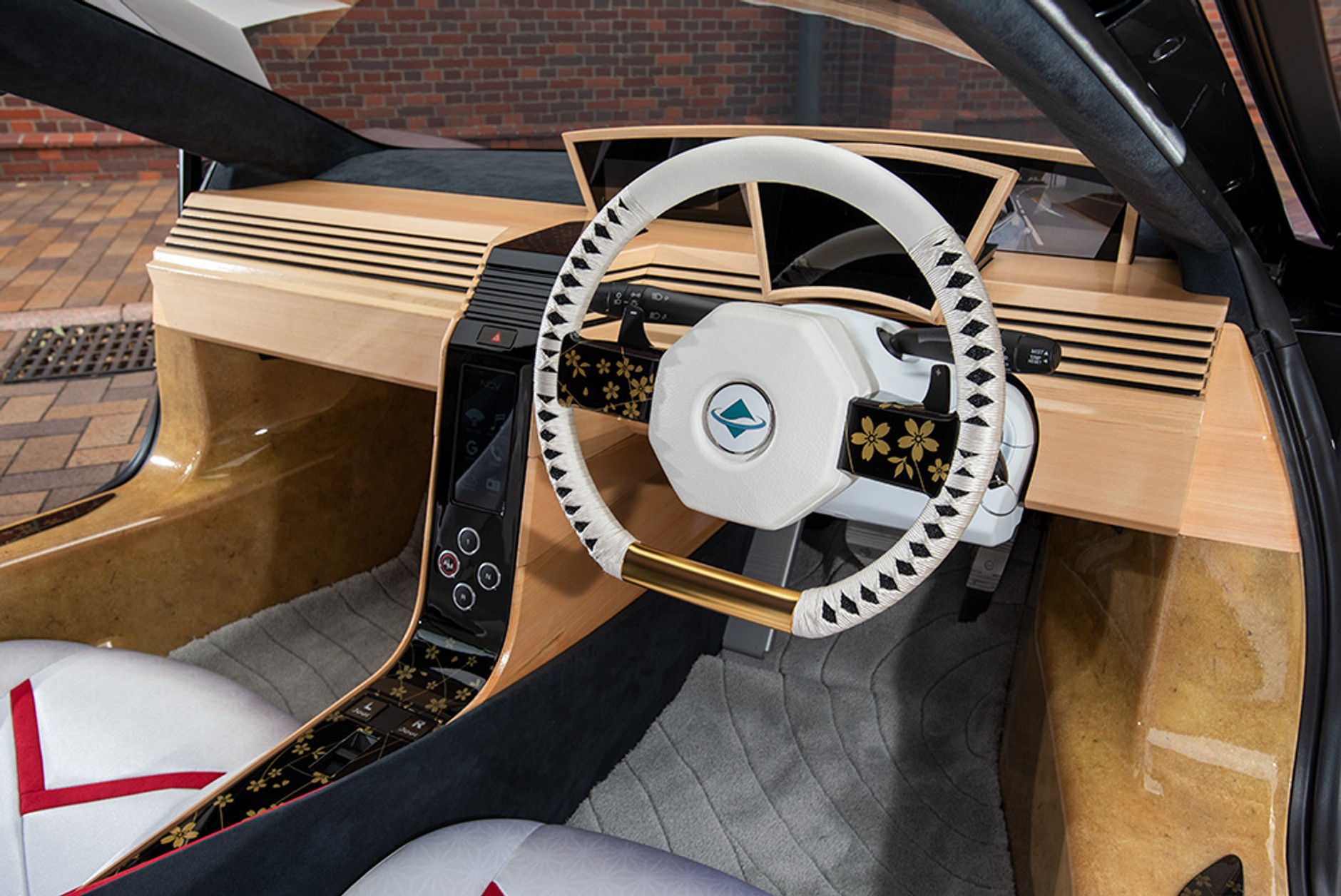 NCV - samochód z włókien celulozowych