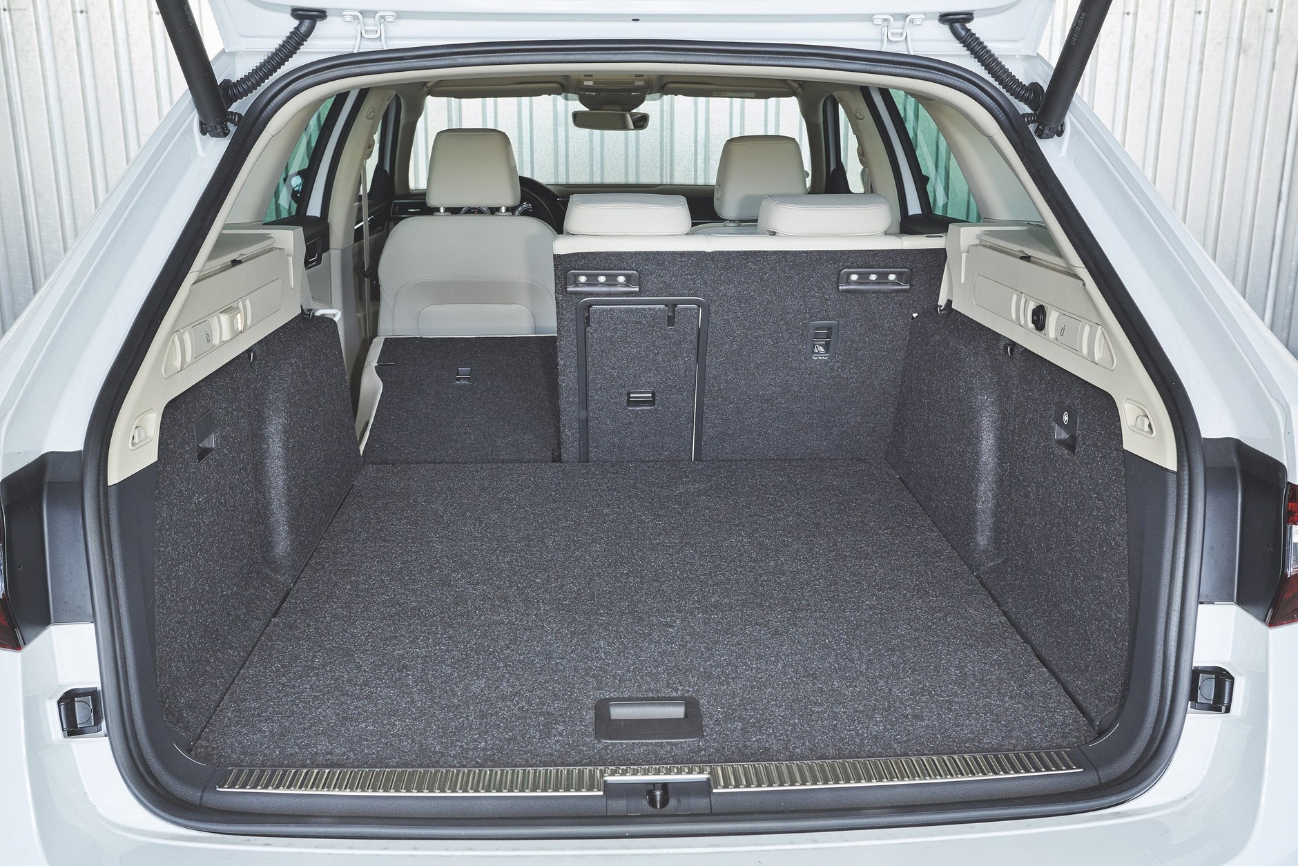 Porównanie: Ford Mondeo 2.0 TDCI, Hyundai i40 1.7 CRDI, Skoda Superb 2.0 TDI, Volkswagen Passat 2.0 TDI - osiągi, spalanie, wymiary, dane techniczne