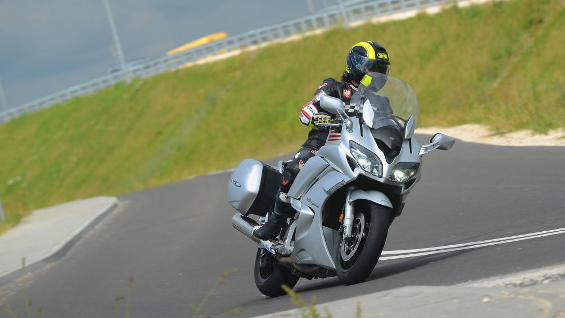 Mimo gabarytów, FJR1300 uwielbia zakręty...