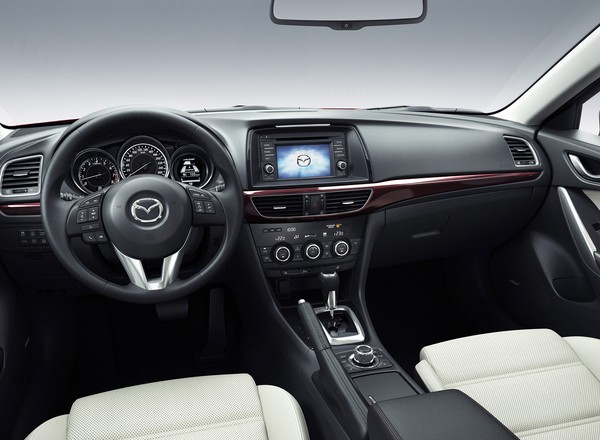 Nowa Mazda 6 (III): bogate wnętrze. Zdjęcia