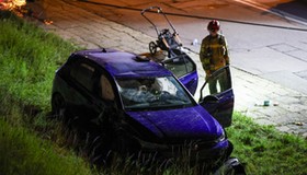 26822641 - KRAKÓW NIE ŻYJĄ DWIE OSOBY POTRĄCONE PRZEZ SAMOCHÓD NA CHODNIKU (miejsce wypadku)