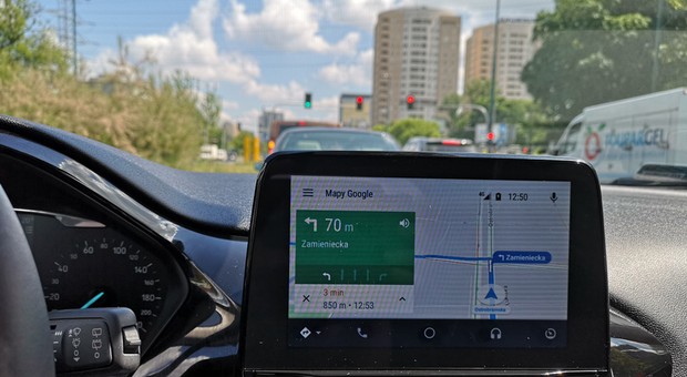 Google z zupełnie nową funkcją dla kierowców. Do tej pory ją blokowali