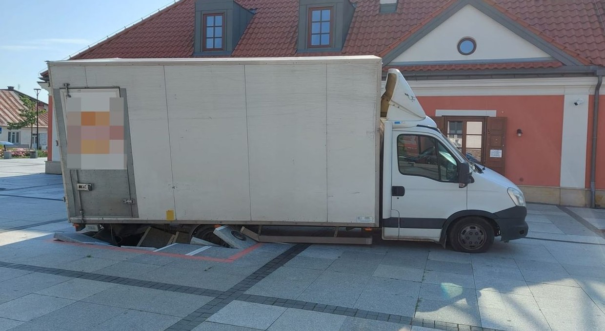 Postanowił skrócić sobie drogę. Czegoś takiego się nie spodziewał