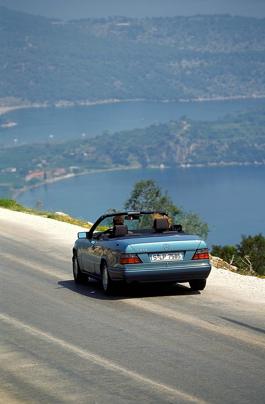Mercedes W124 Cabrio – z pięknem trzeba obcować