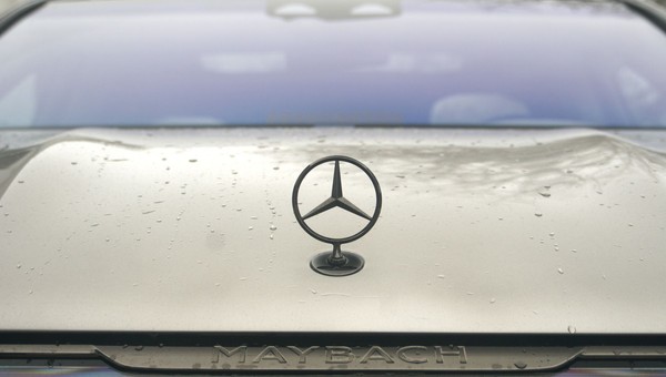 Podrabiają części do Mercedesów, a nawet całe samochody. Przestępczy proceder rośnie