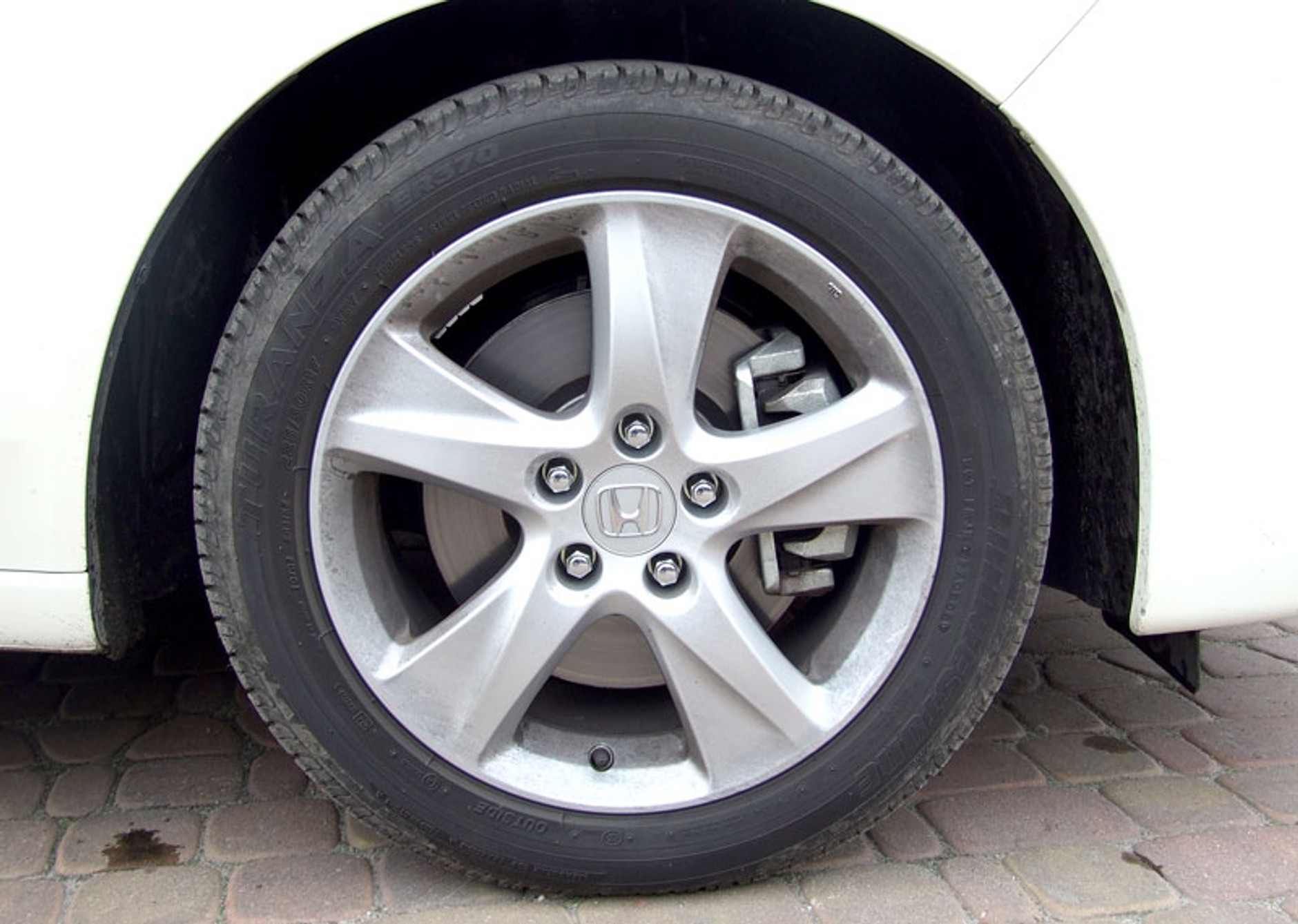 Honda: nowy Accord - dynamiczny i nowoczesny