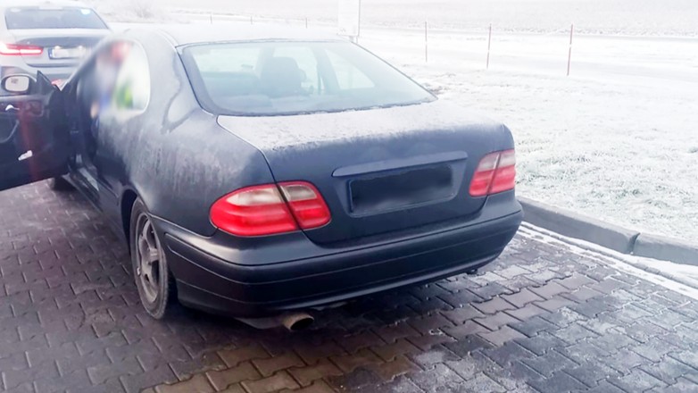 Zatrzymany za brak światła już dalej nie pojechał