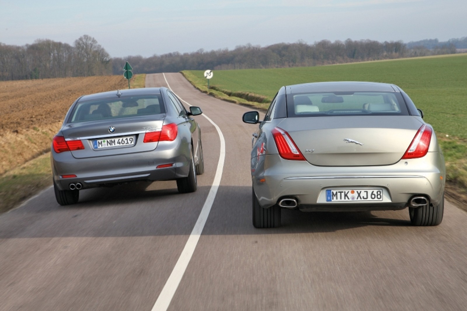 Jaguar XJ 3.0D kontra BMW 730d: Kot pokazał siódemce pazury