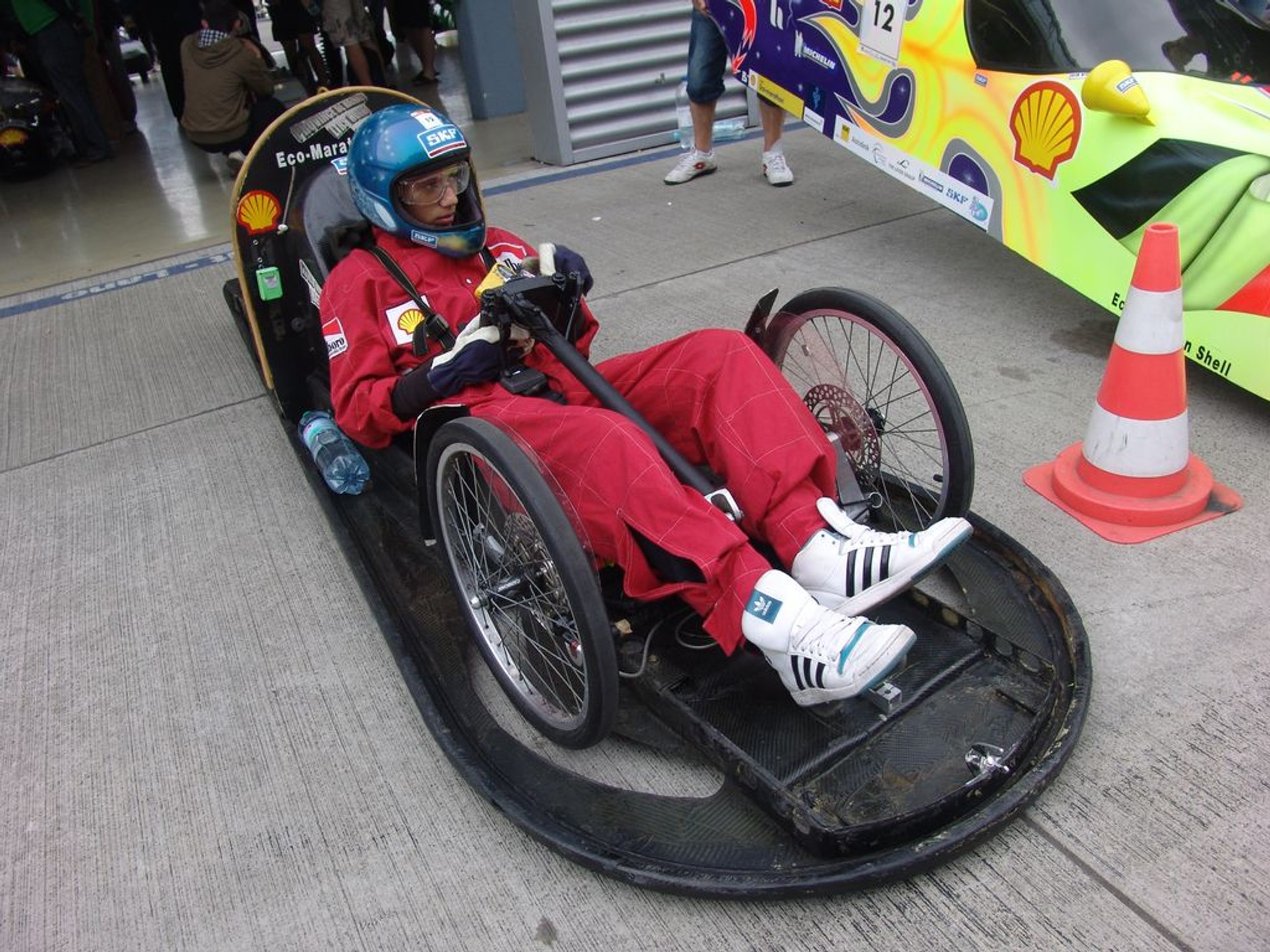 Shell Eco-marathon 2011: ile km na 1 litrze?