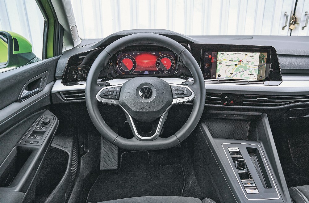 Czystość stylistyczna oznacza, że większość funkcji obsługuje się z poziomu ekranu, który... potrafi się zawiesić.