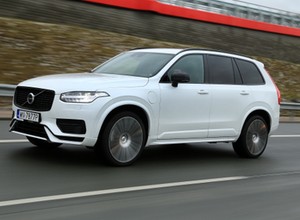 Volvo XC90 T8 Recharge AWD – szlifowanie formuły T8