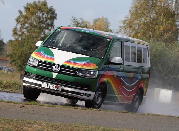 Widzisz busa w lusterku? Bój się!