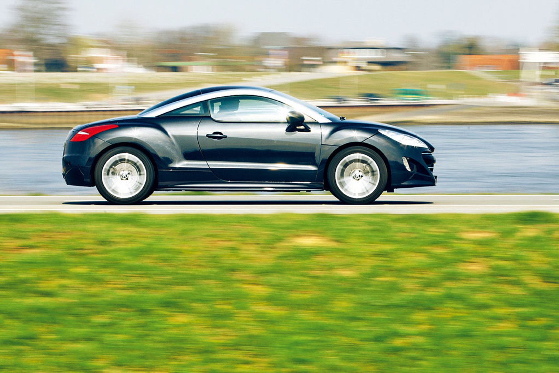 Pobudzające turboespresso - Peugeot RCZ kontra Renault Megane Coupe i VW Scirocco