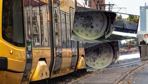"Czarna szyna" może doprowadzić do tragedii. Motorniczy ostrzegają