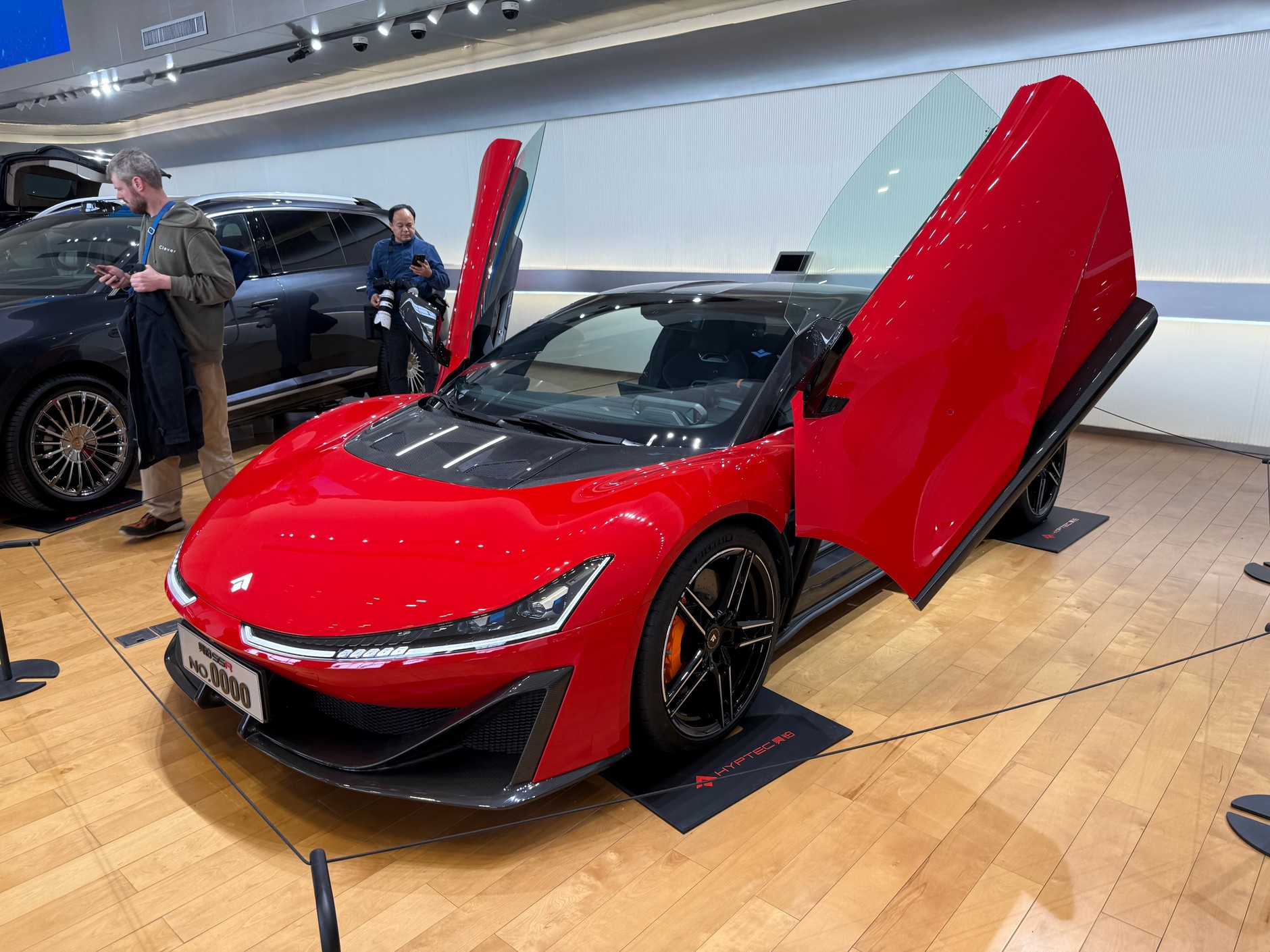 Chińczycy potrafią robić auta elektryczne z przyspieszeniem ok. 2 s do 100 km na godz. Ale kto to opanuje?