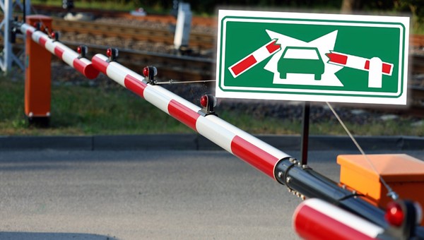 Ten znak może uratować życie. G-25 wkrótce pojawi się przy polskich drogach