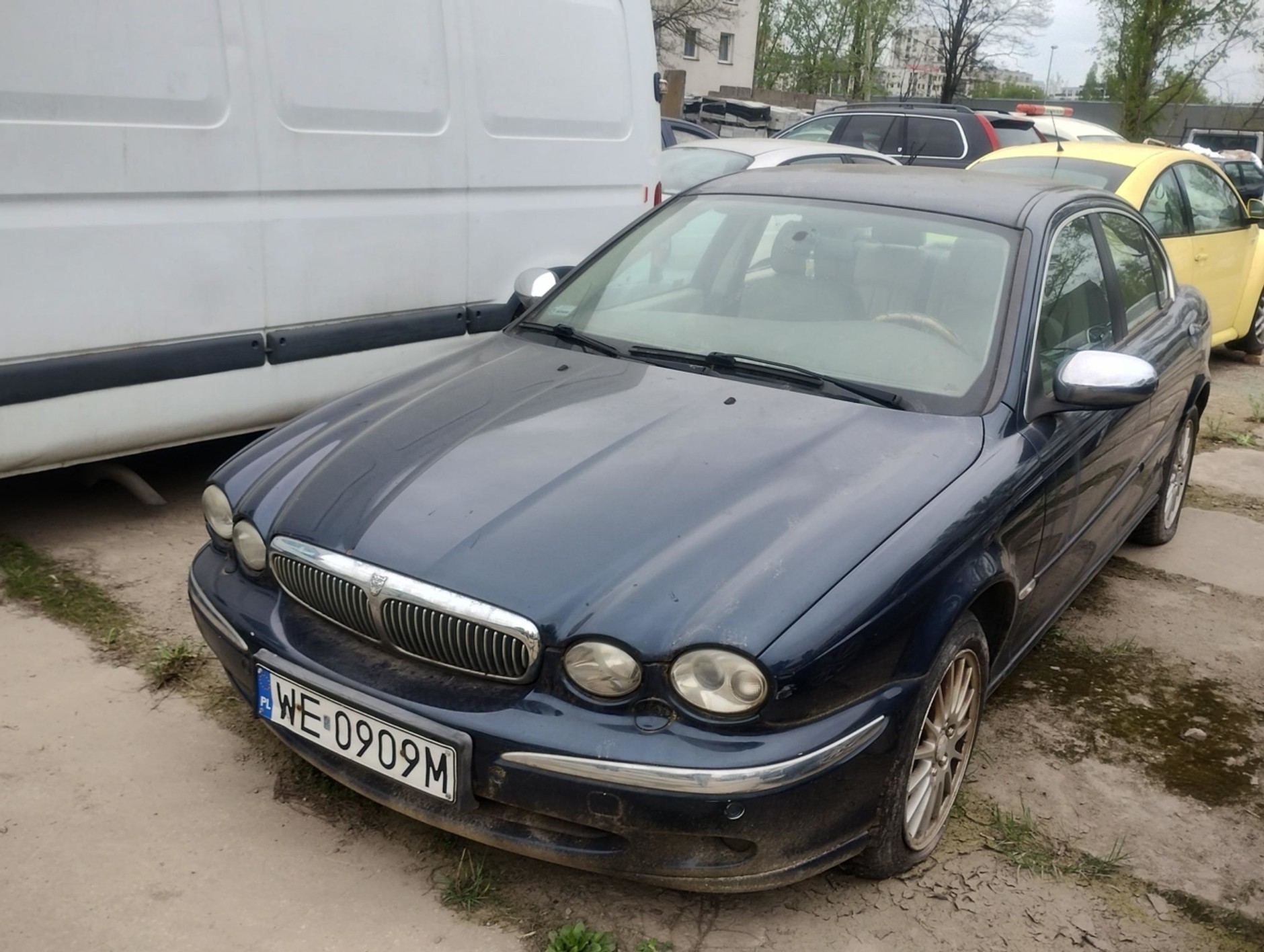 Porzucone samochody oferowane na sprzedaż przez ZDM Warszawa