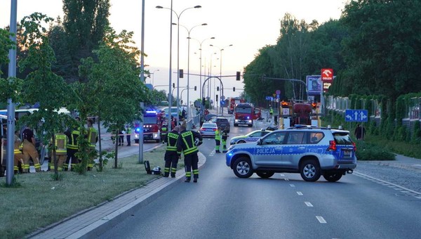 Staranował w Olsztynie cztery samochody, autobus i ranił 12 osób. Kierowca wywrotki trzeźwieje w areszcie