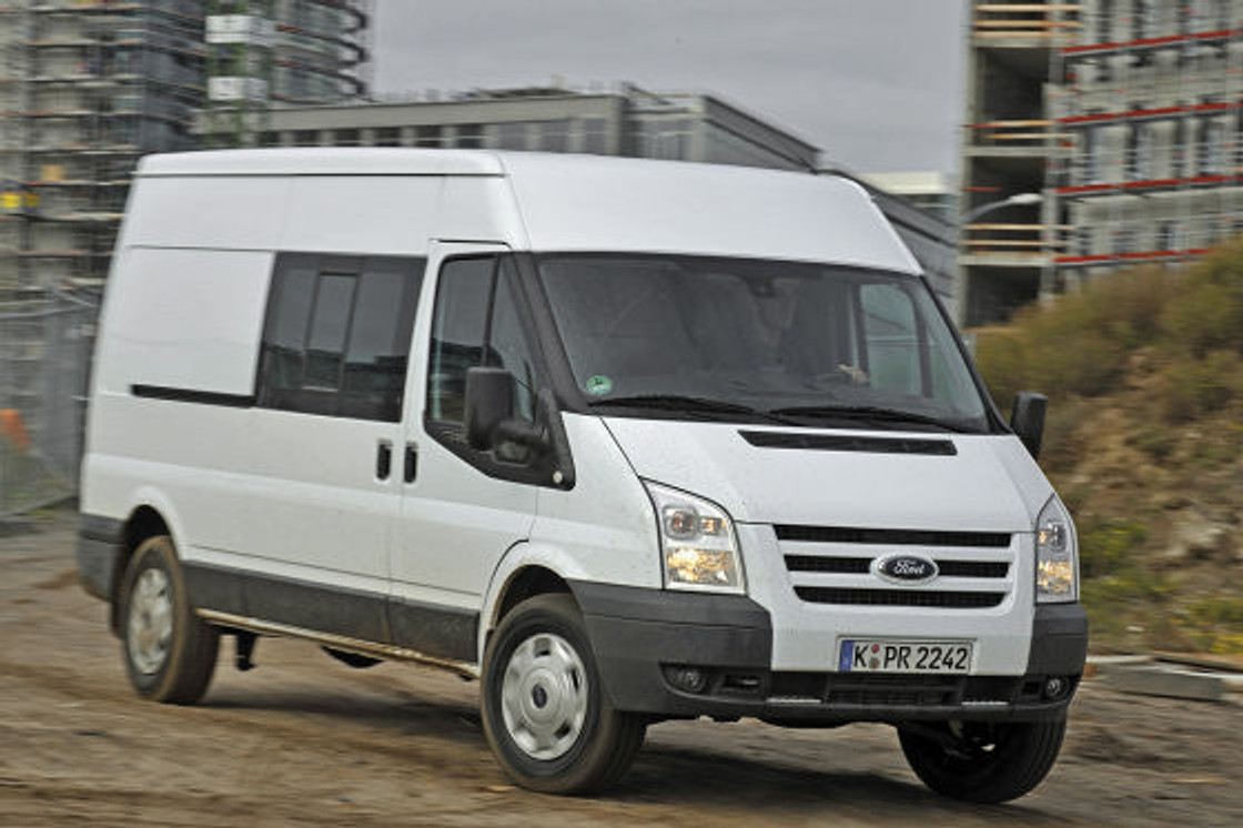 Ford Transit FT 350 L 4x4 Trend: dostawczy, 2,4 l diesel (140 KM), droga hamowania w teście: 43,6 metrów.