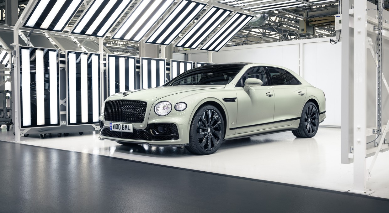 Gołębia szarość i szałwiowa zieleń – Bentley w kolorach z przeszłości
