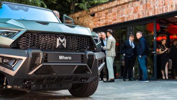 Dongfeng Mhero wygląda jak pojazd opancerzony. Cena również robi wrażenie