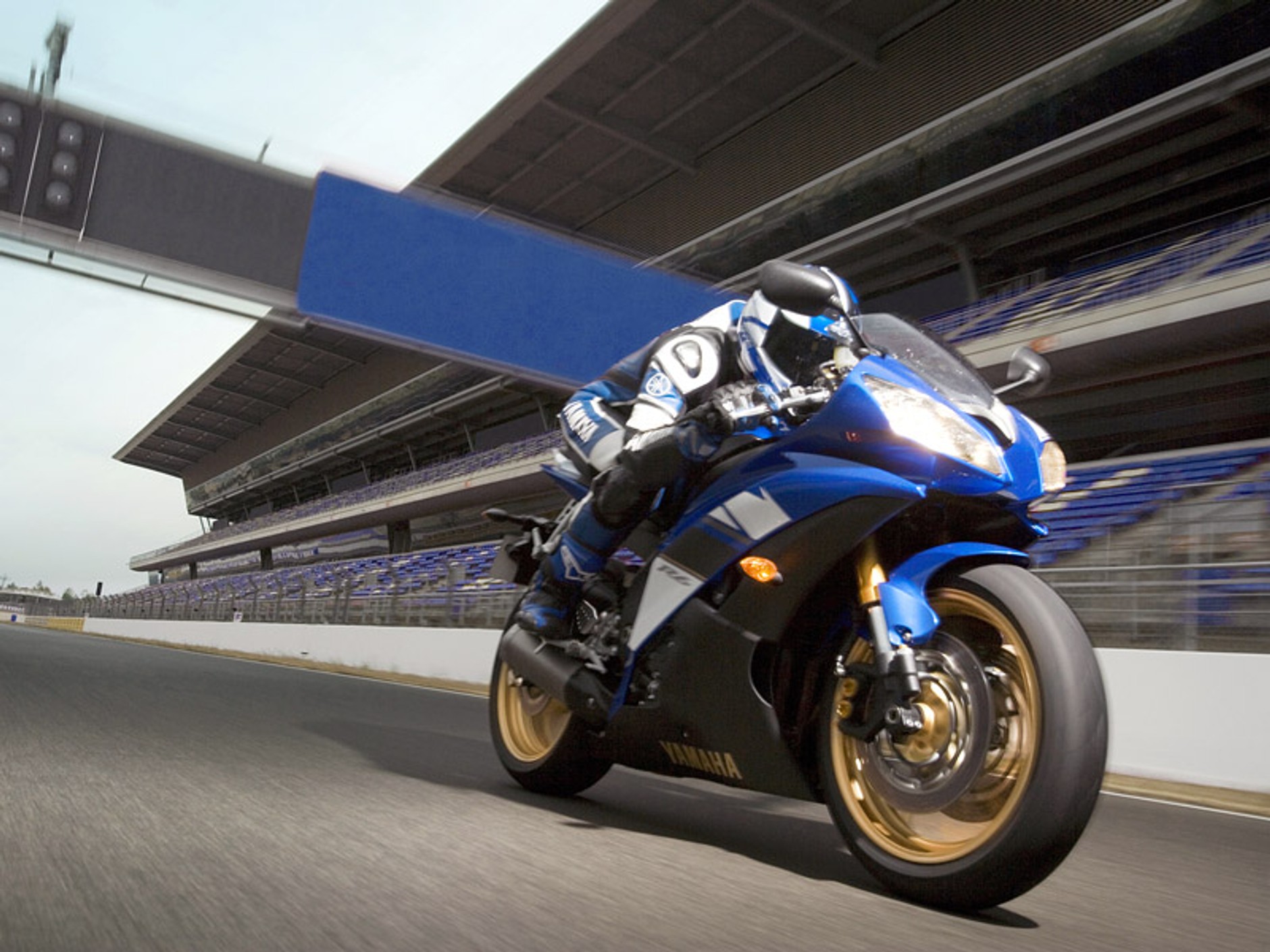 Yamaha YZF-R6 2008: pierwsze informacje i duża fotogaleria