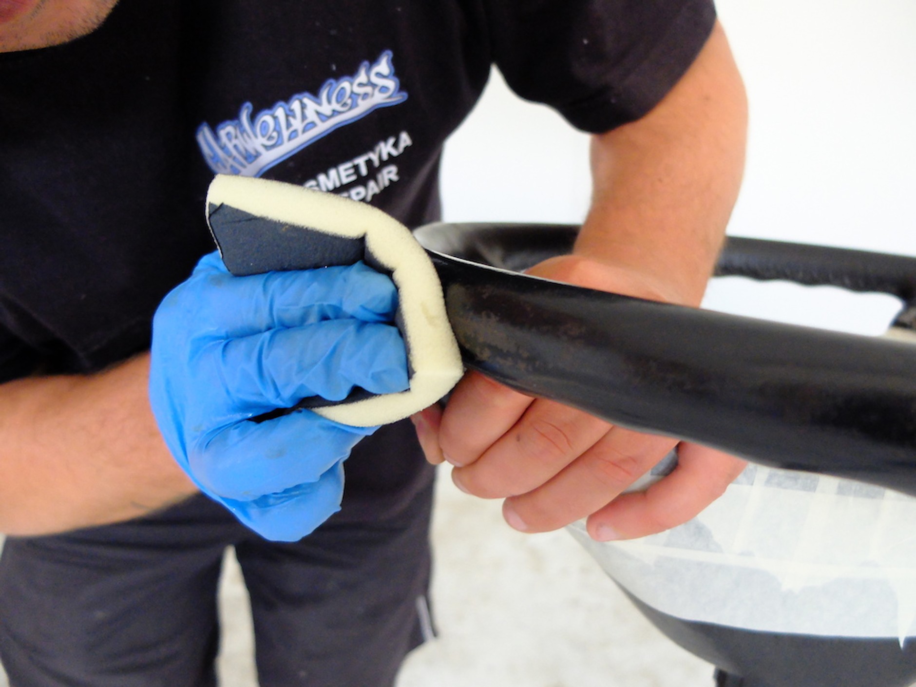 Odnawianie skórzanej kierownicy