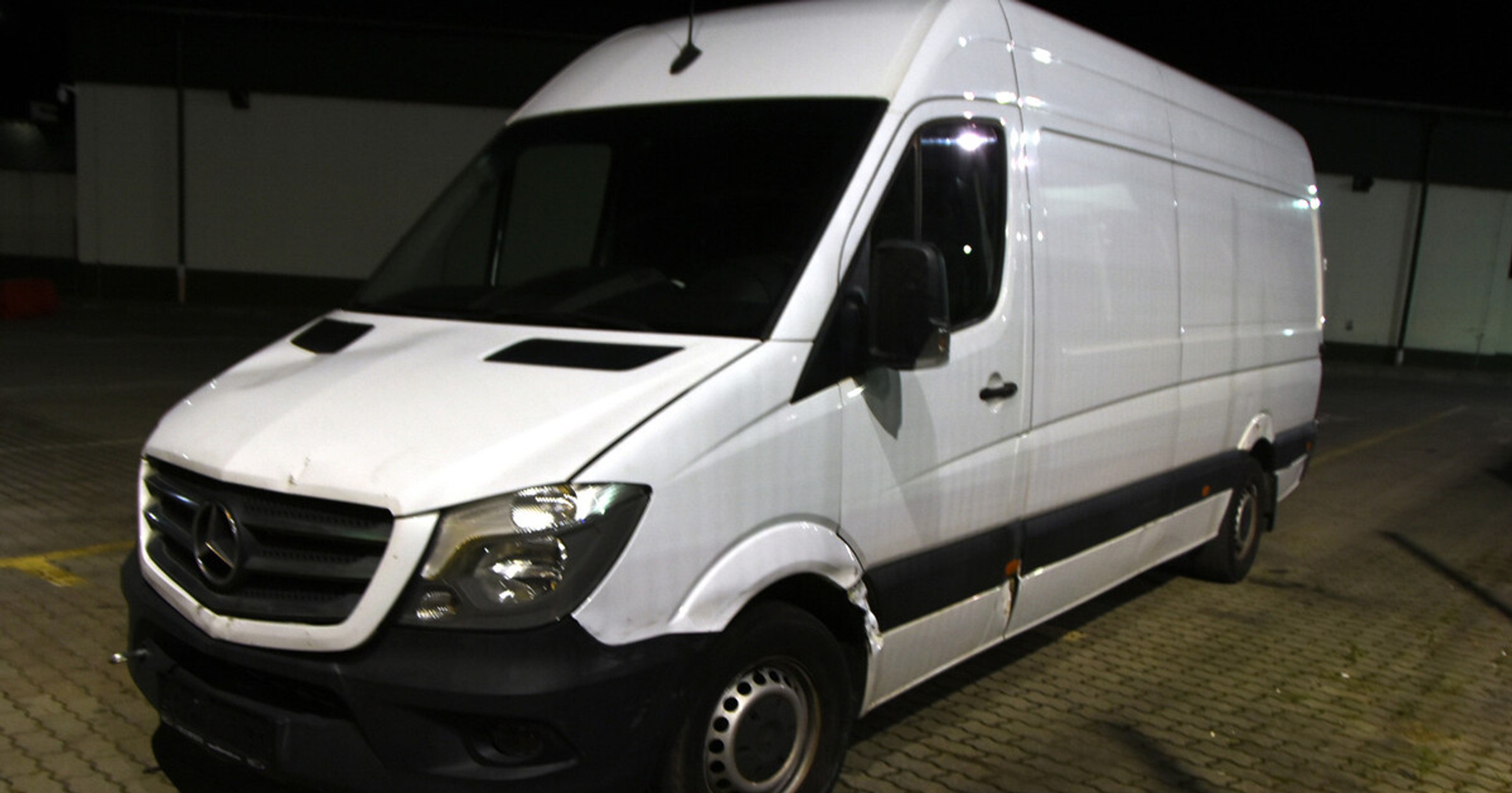 Odzyskany Mercedes Sprinter na granicy