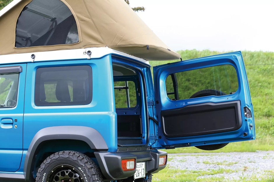 Suzuki Jimny z namiotem dachowym Kamado Canotier J3