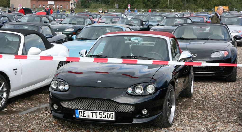 Rekord Guinnessa pobity! Najdłuższy korowód Mazd MX-5