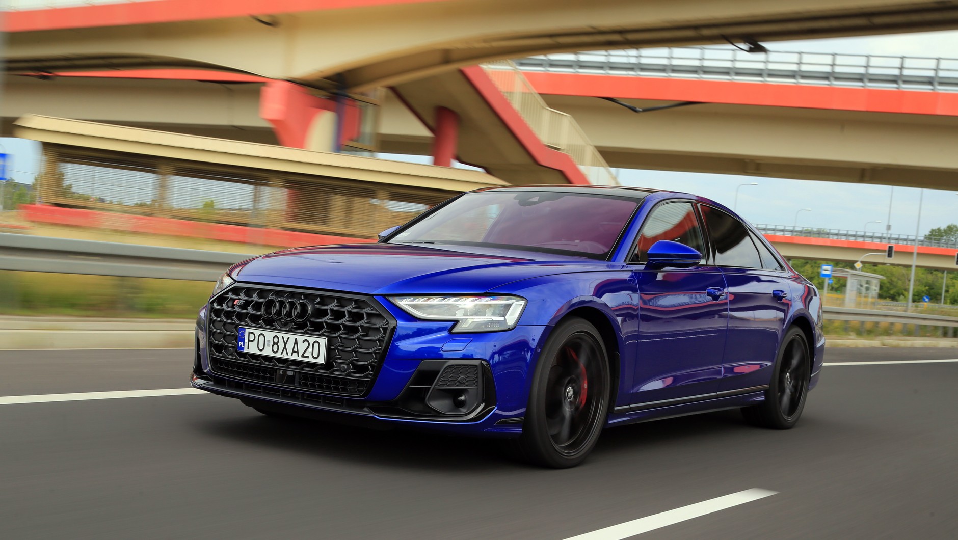 Audi S8 na polskim rynku występuje wyłącznie w wersji z krótszym rozstawem osi.