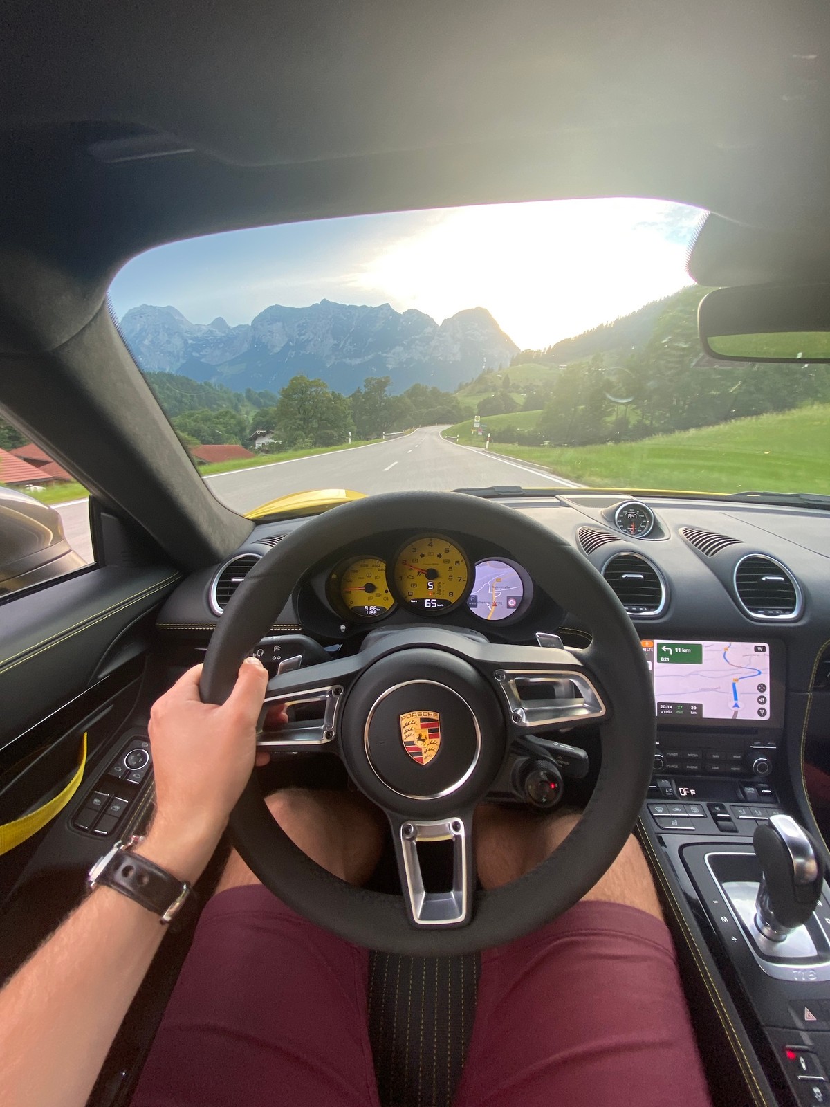 Porsche 718 Cayman T (982c) – podróż w Alpy