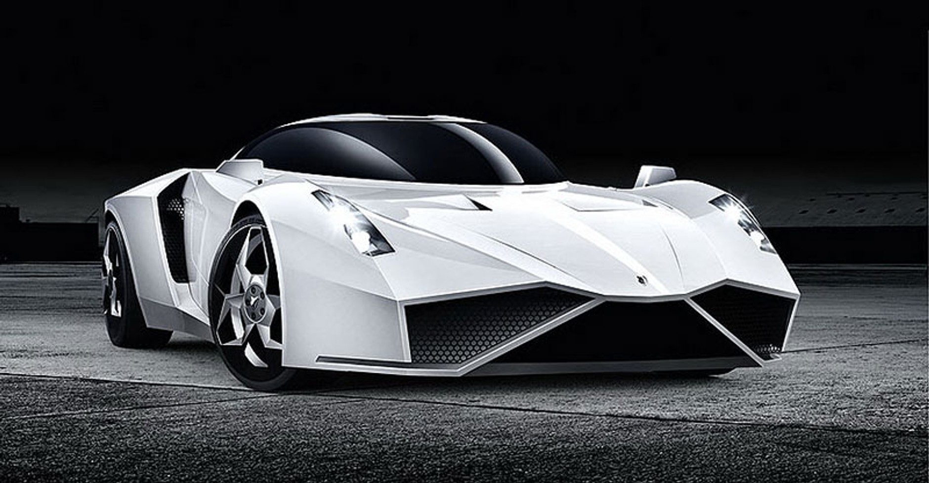 e-Wolf e2 – elektryzujący supersamochód