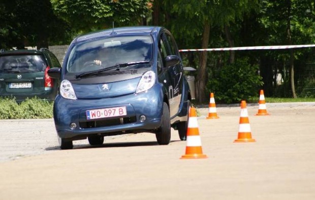 Za 10 lat 1/4 sprzedawanych aut będzie elektryczna
