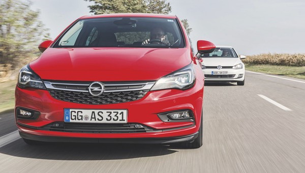 Opel Astra kontra Volkswagen Golf. Na rynku używanych samochodów ten pojedynek wciąż trwa!