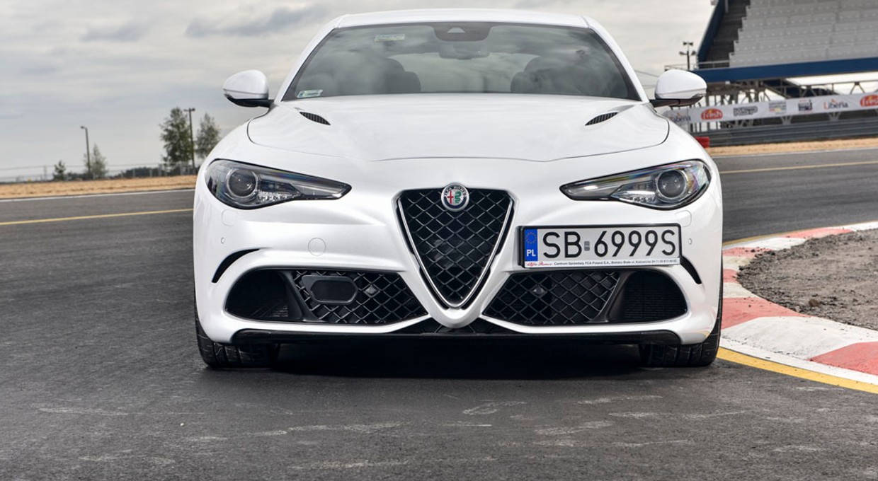 Czy BMW jeździ lepiej niż Alfa Romeo? Co częściej się psuje? Sprawdziliśmy używane BMW serii 3 i Alfę Romeo Giulię