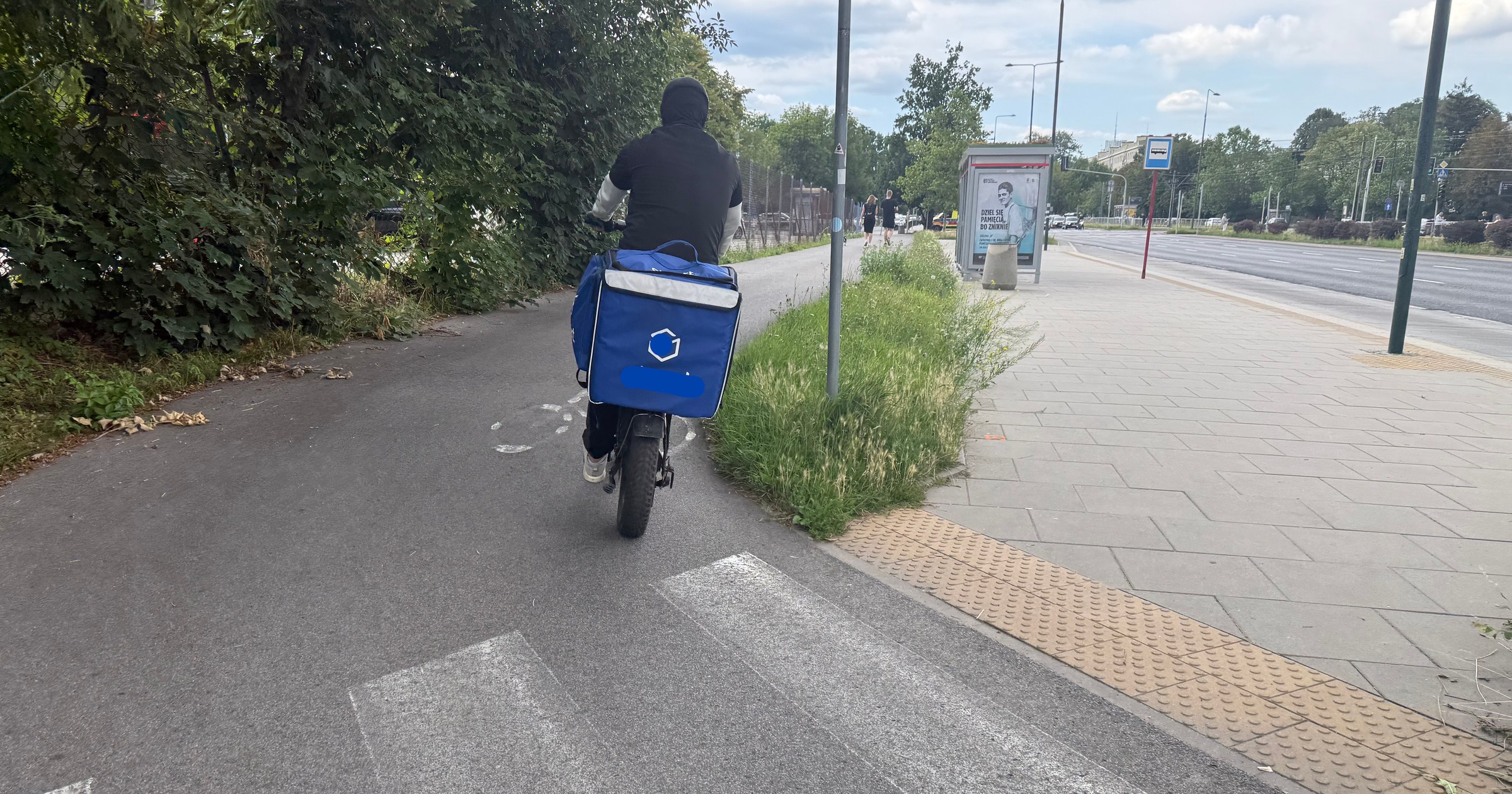 Nielegalny rower elektryczny – pojazd z manetką gazu