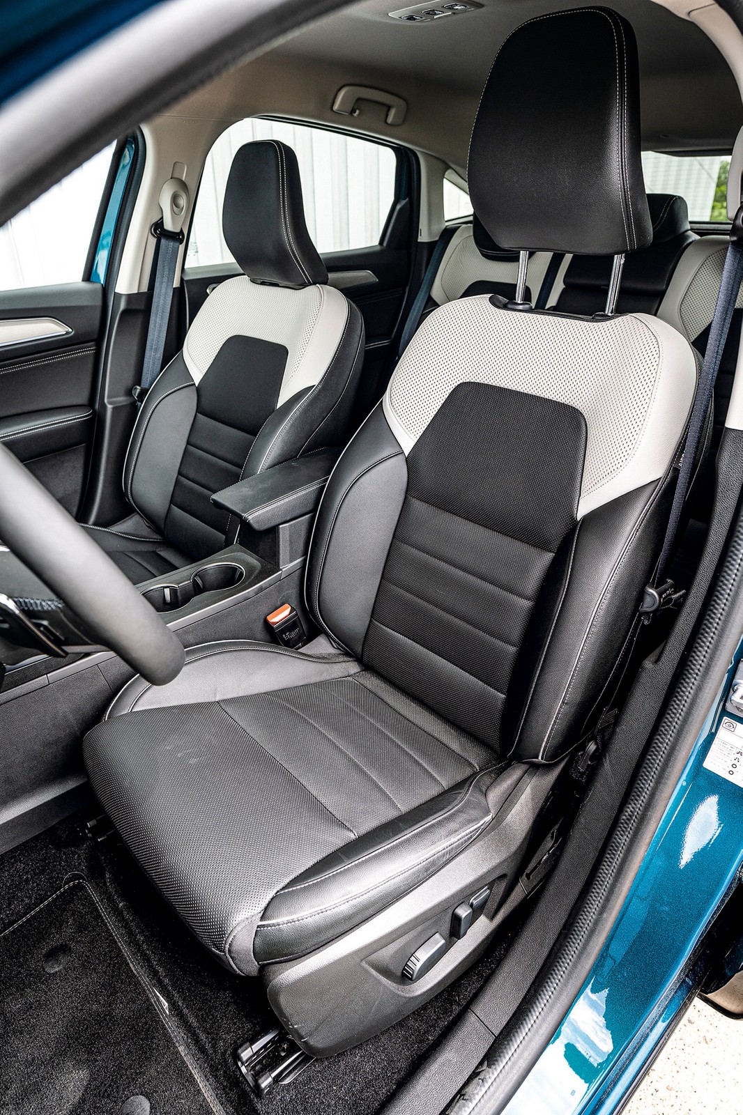 Renault Arkana, Audi Q3 Sportback, BMW X2 - klasa biznes z opcją ekonomiczną