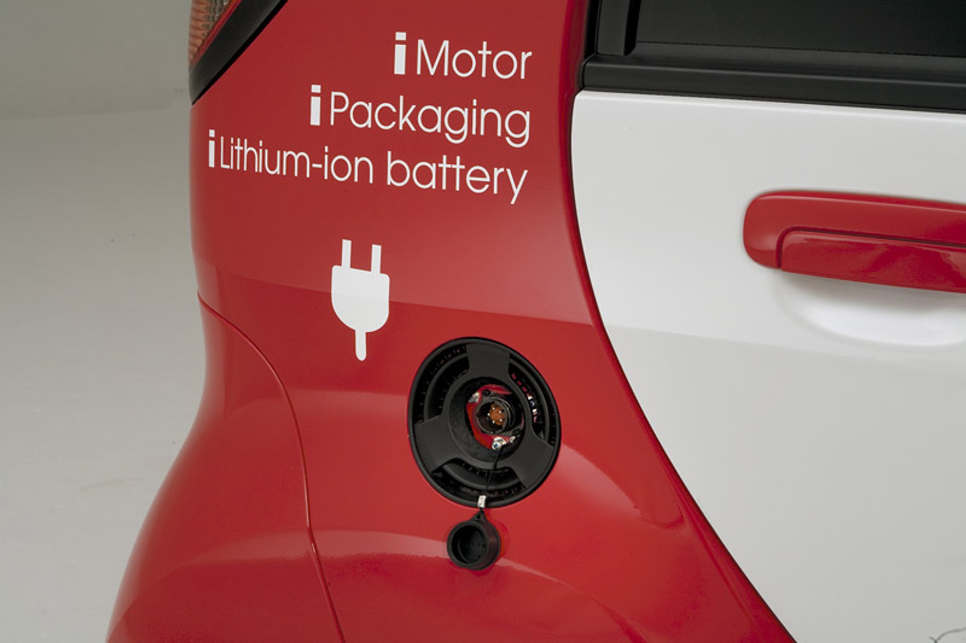 Mitsubishi: zainteresowanie elektrycznym i-MiEV zmusza producenta do zwiększenia produkcji