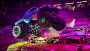 Hot Wheels Monster Trucks Live™ Glow Party™ 
rozświetli Atlas Arenę w Łodzi