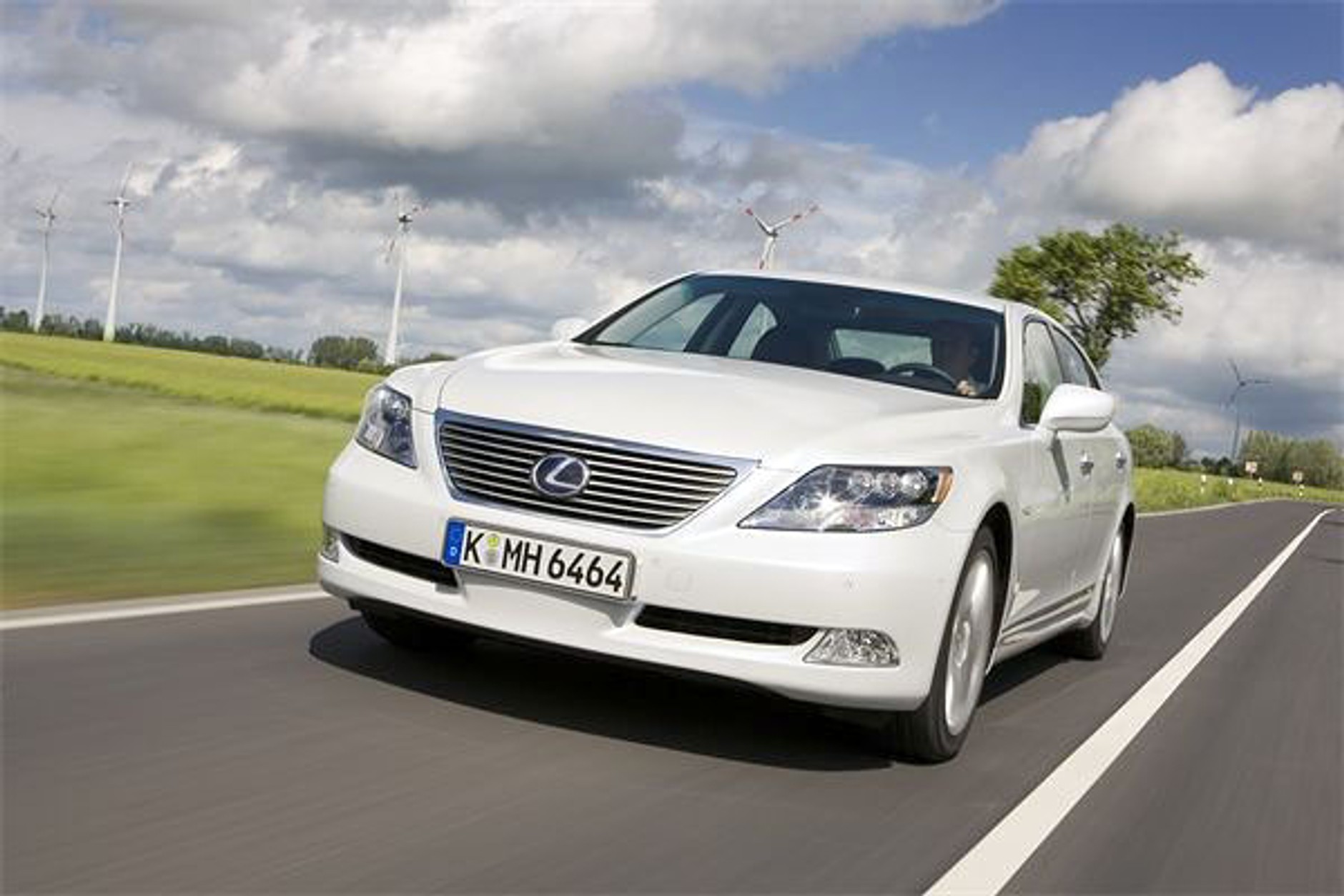 Lexus: hybrydowe wersje modeli GS i LS z większym bagażnikiem