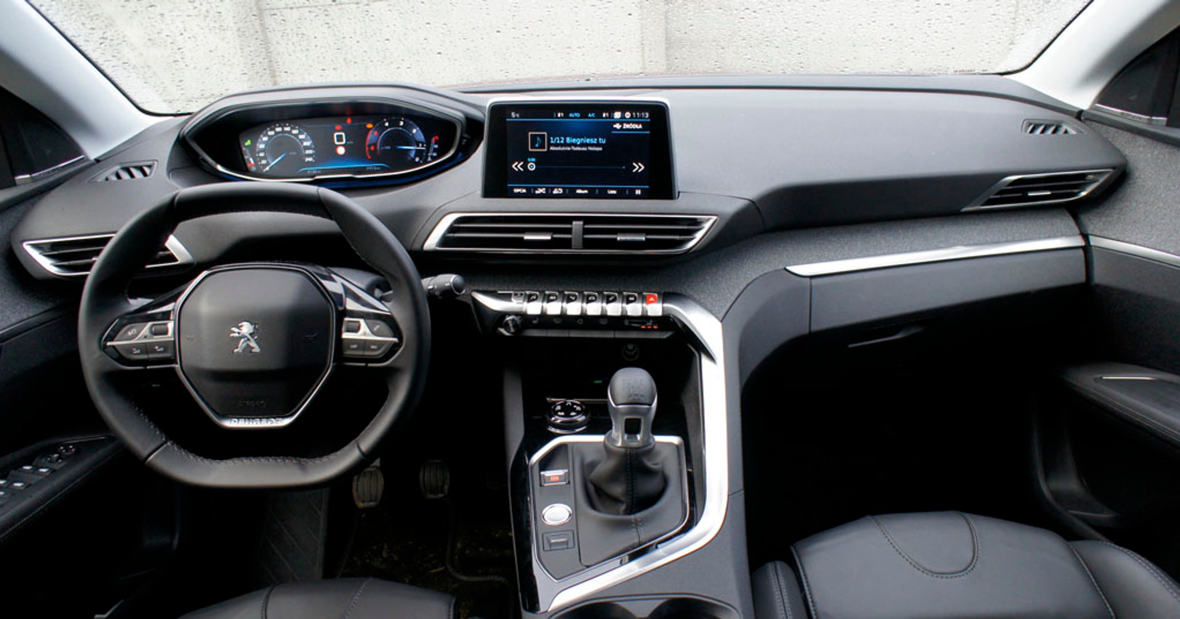 Peugeot i-Cockpit, czyli pomysł francuskiej marki na efektowne i ergonomiczne wnętrze przyszłości