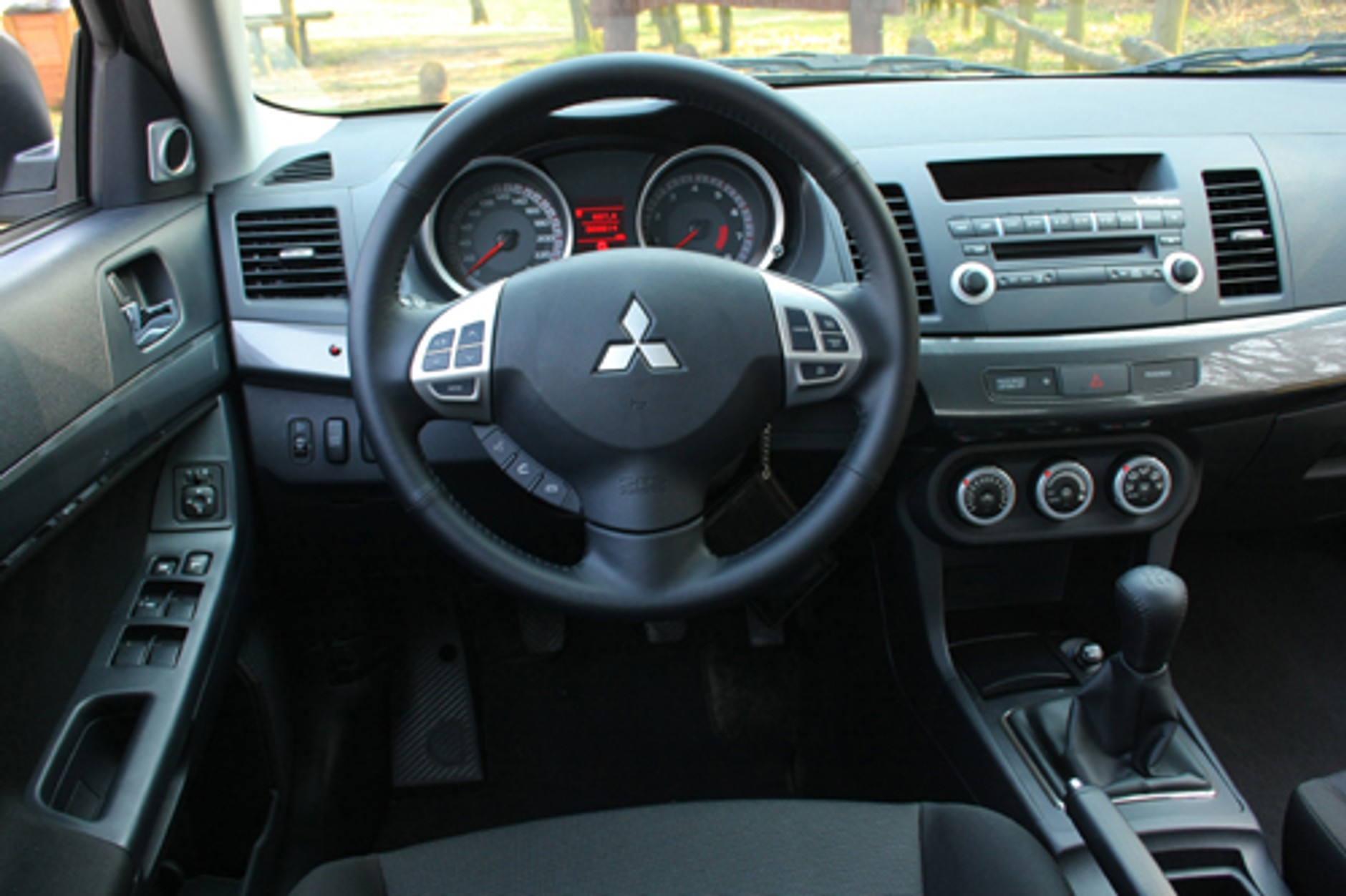 Mitsubishi Lancer kontra Honda Civic - porównanie sedanów