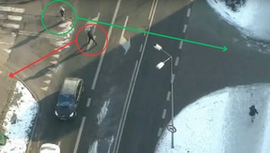 Policjanci pokazali kuriozalne zachowania pieszych. Tak proszą się o tragedię [GALERIA]