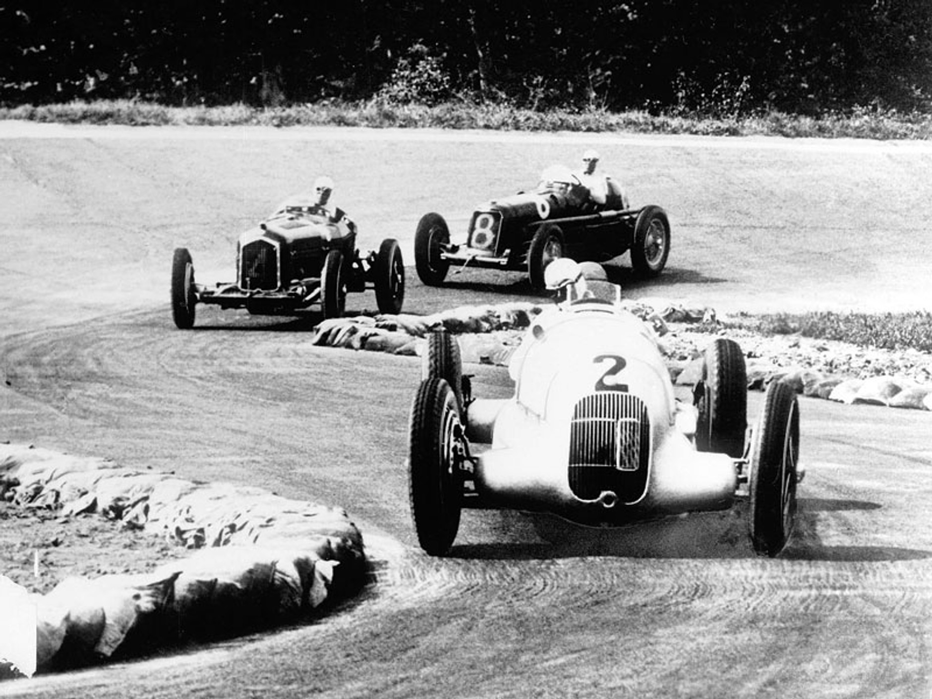 Mercedes-Benz: srebrne strzały w okresie przedwojennym