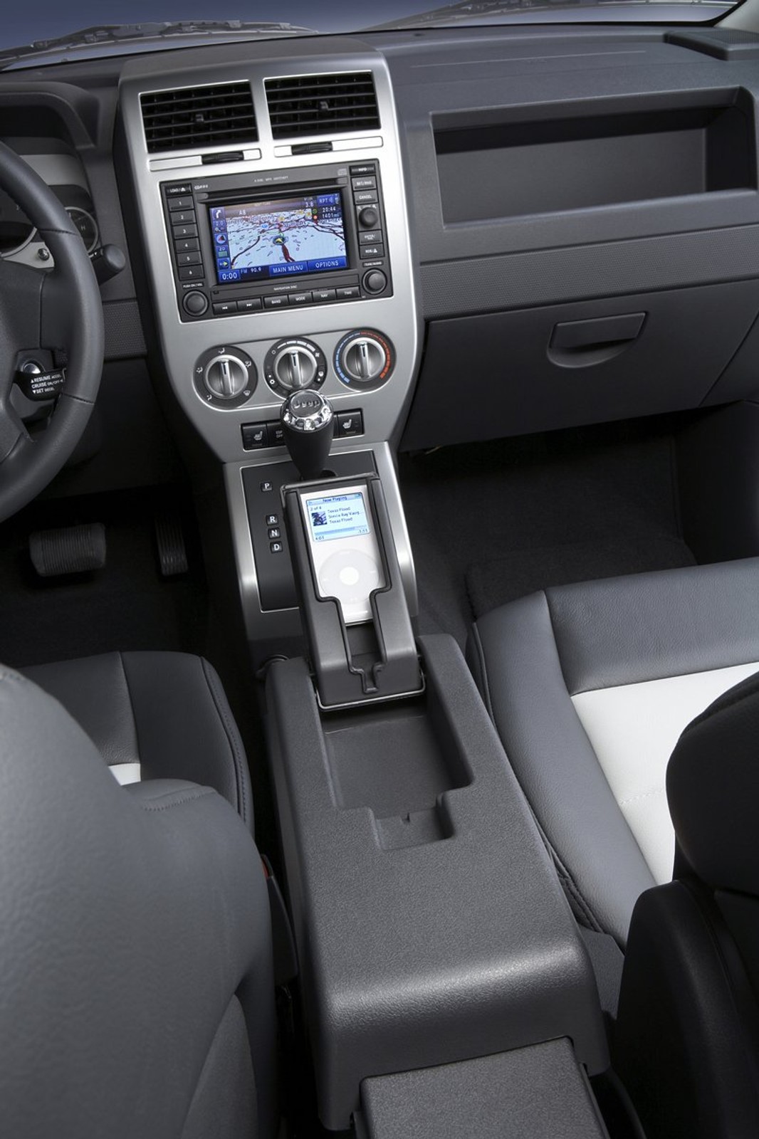 Jeep w Genewie: Patriot i Commander Overland debiutują